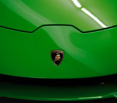 Véhicule exotique vert